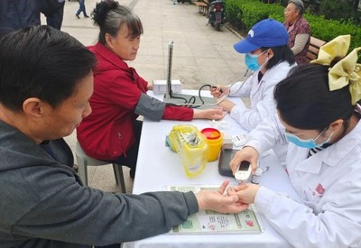 垃圾分類(lèi)齊參與 綠色朝來(lái)更美麗